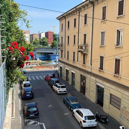Bright & Spacious Apartment Near Navigli - Ponti ミラノ エクステリア 写真