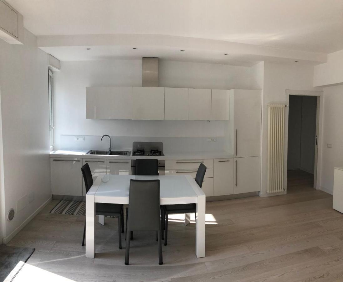 Bright & Spacious Apartment Near Navigli - Ponti ミラノ エクステリア 写真