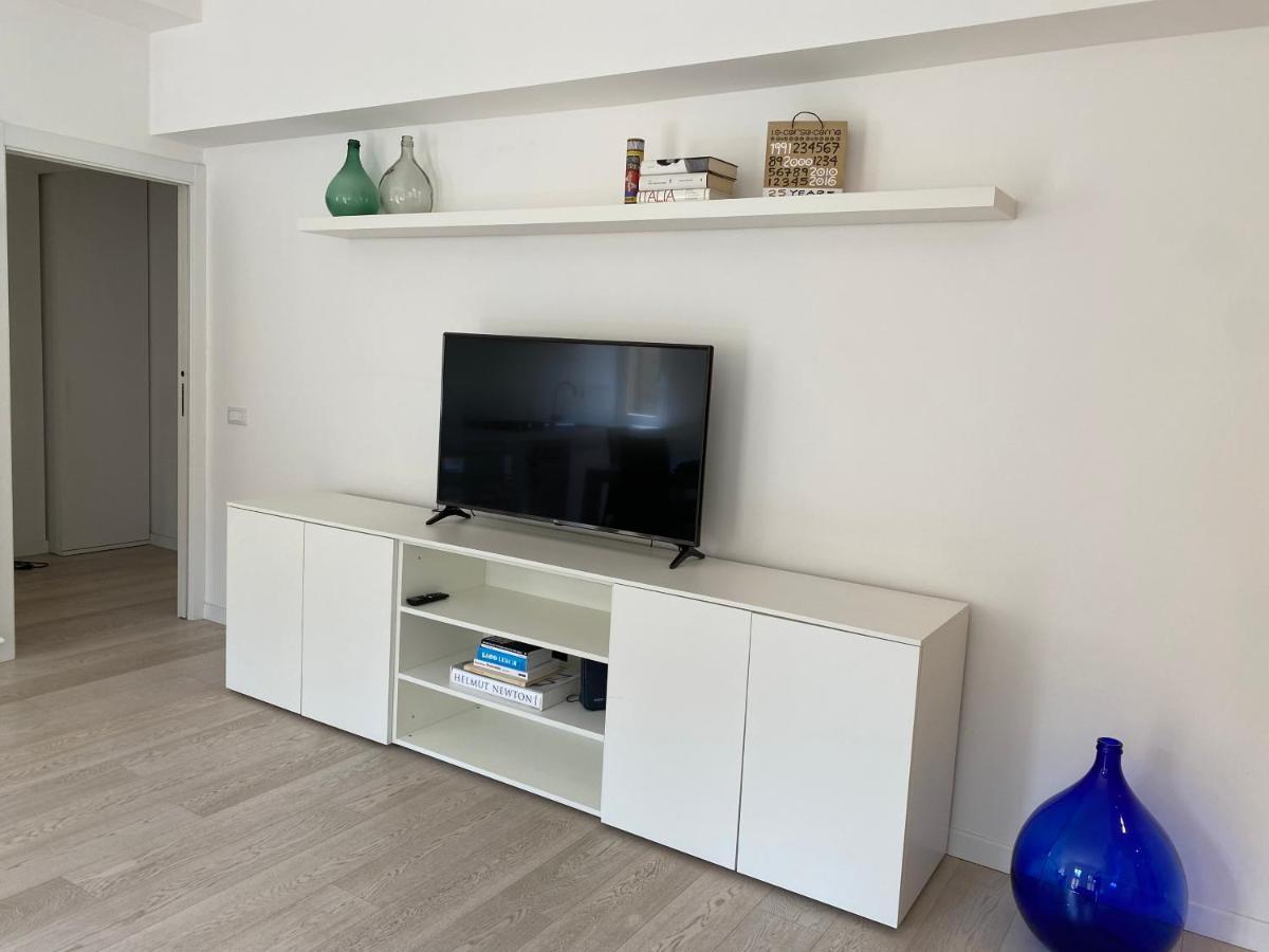 Bright & Spacious Apartment Near Navigli - Ponti ミラノ エクステリア 写真