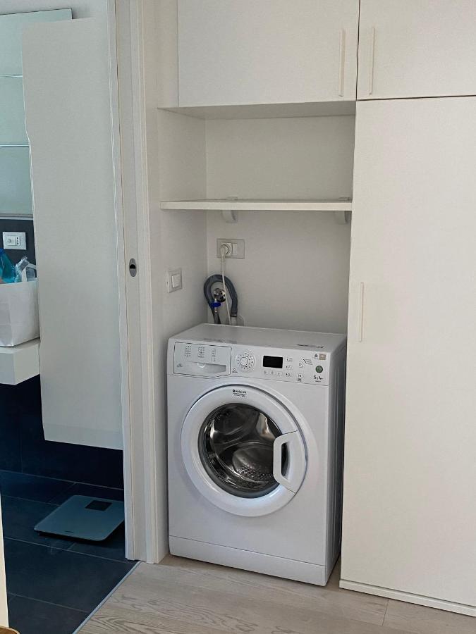 Bright & Spacious Apartment Near Navigli - Ponti ミラノ エクステリア 写真