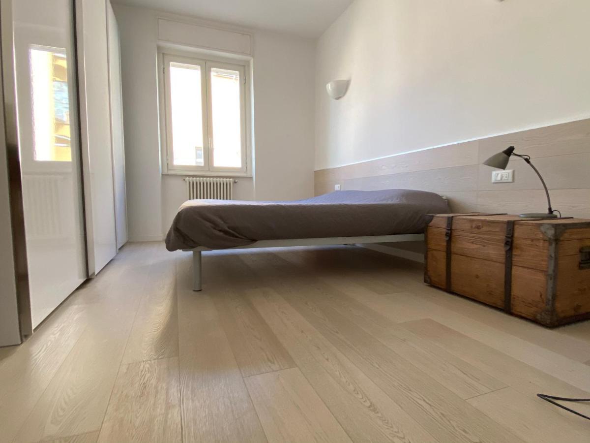 Bright & Spacious Apartment Near Navigli - Ponti ミラノ エクステリア 写真